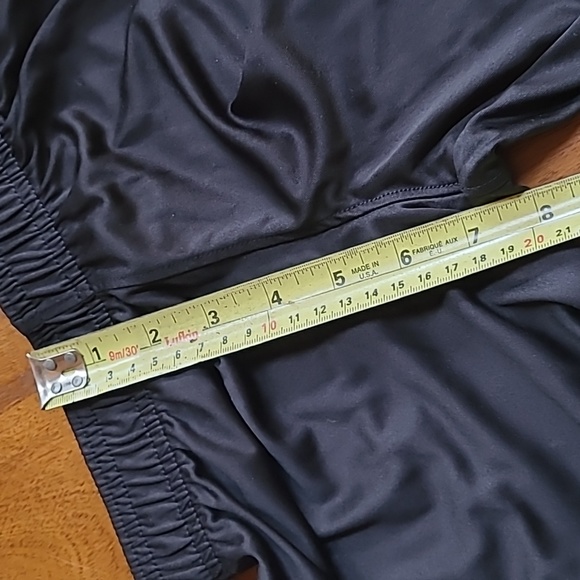 *SOLD* Under Armour kids short sz 6 - Picture 10 of 11